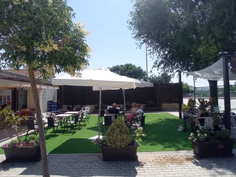 Ahora sí que si , las Piscinas a pleno rendimiento !!! A disfrutar del verano …